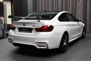 Alpine White BMW M4 GTS (23)