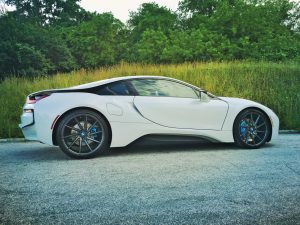 Crystal White BMW i8  (1)