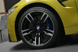 Austin Yellow F8 BMW M4 in Abu Dhabi (9)